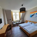 Friedensbruecke ホテル 2*