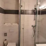 Friedensbruecke ホテル グライツ