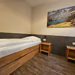 Friedensbruecke ホテル グライツ