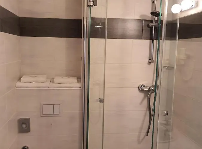 Friedensbruecke فندق كراييتْس